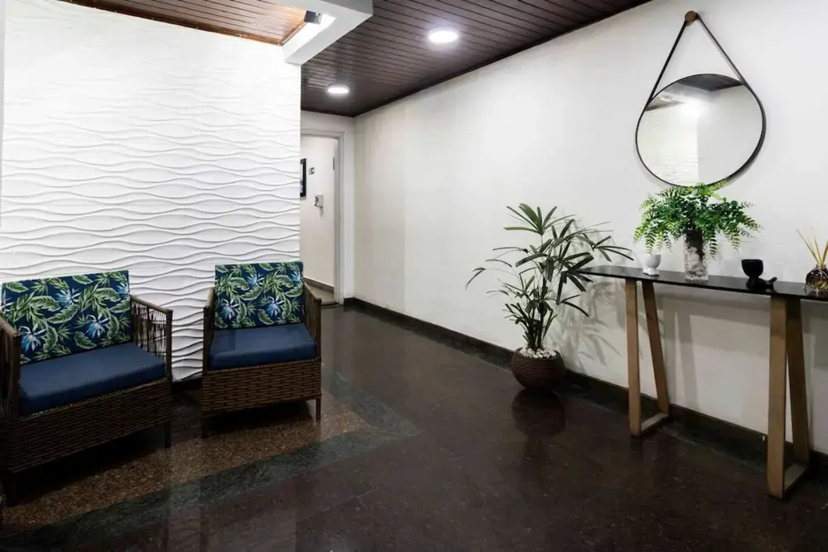 Apto com Excelente Localiza o a 50m da Praia