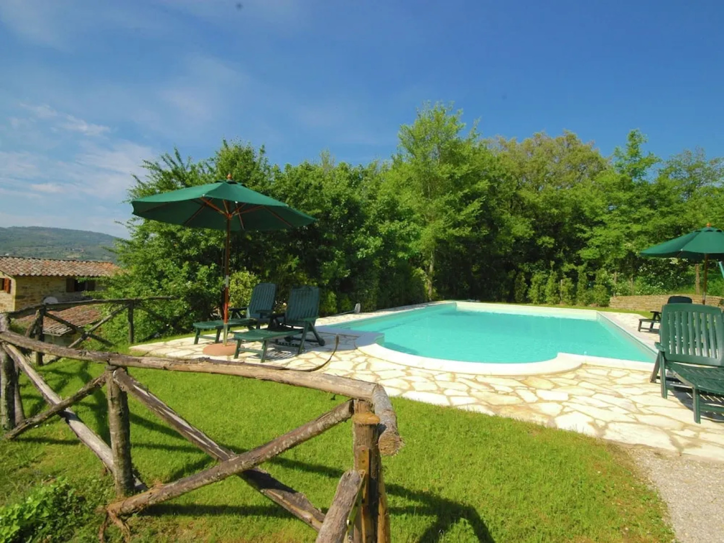 Holiday House with Pool & Large Garden Overlooking Lake near Tuscany