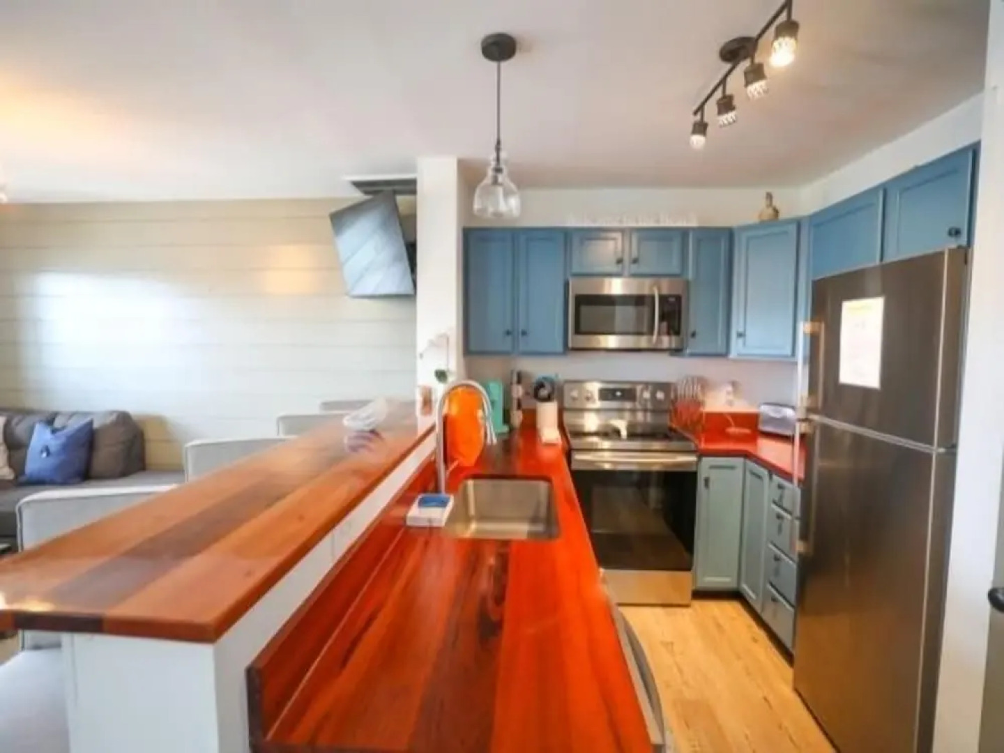 Out of the Blue - Short Walk to Kure Beach Pier, Restaurants, and Shops by Redawning