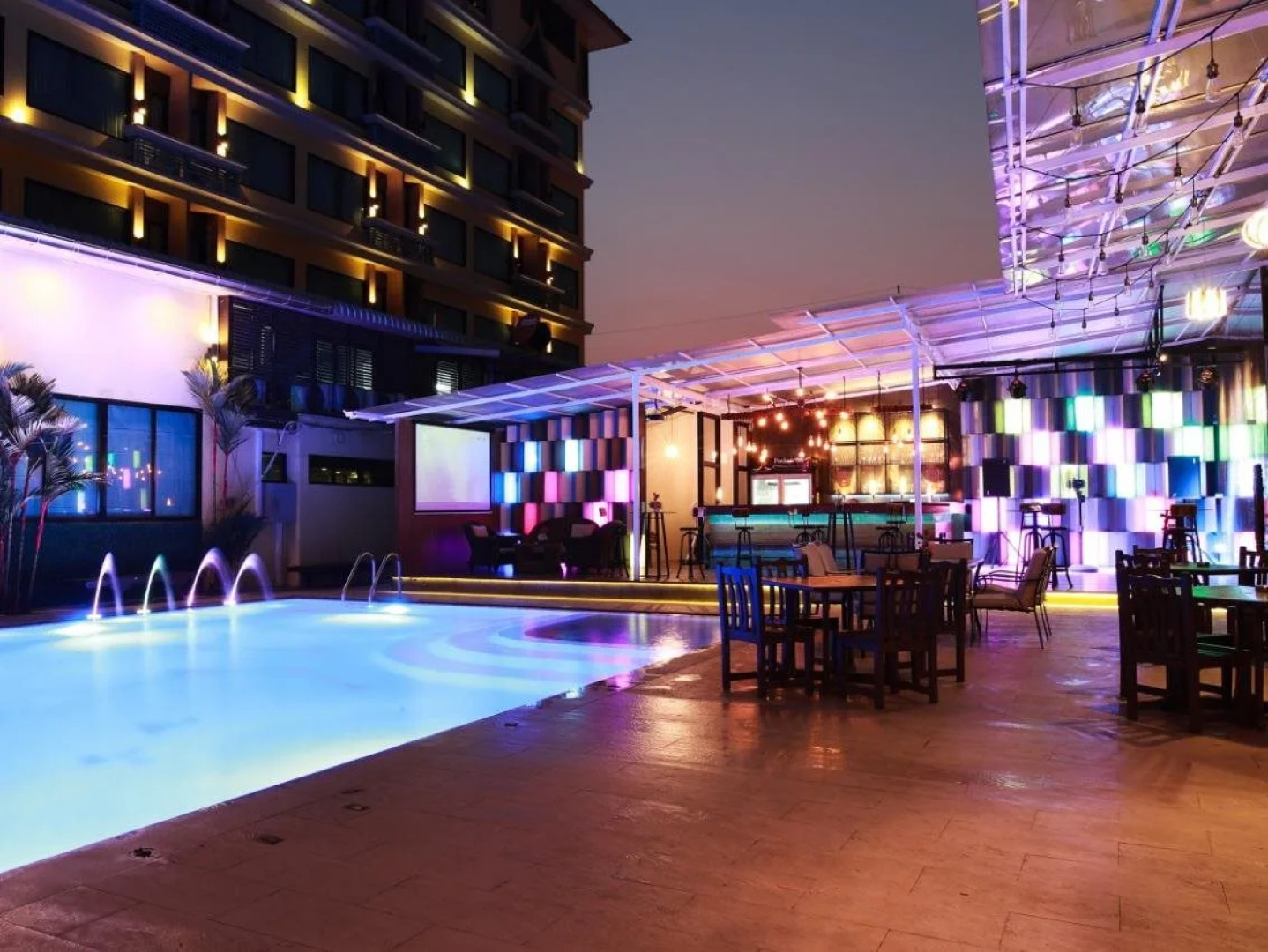 Ruean Phae Royal Park Hotel