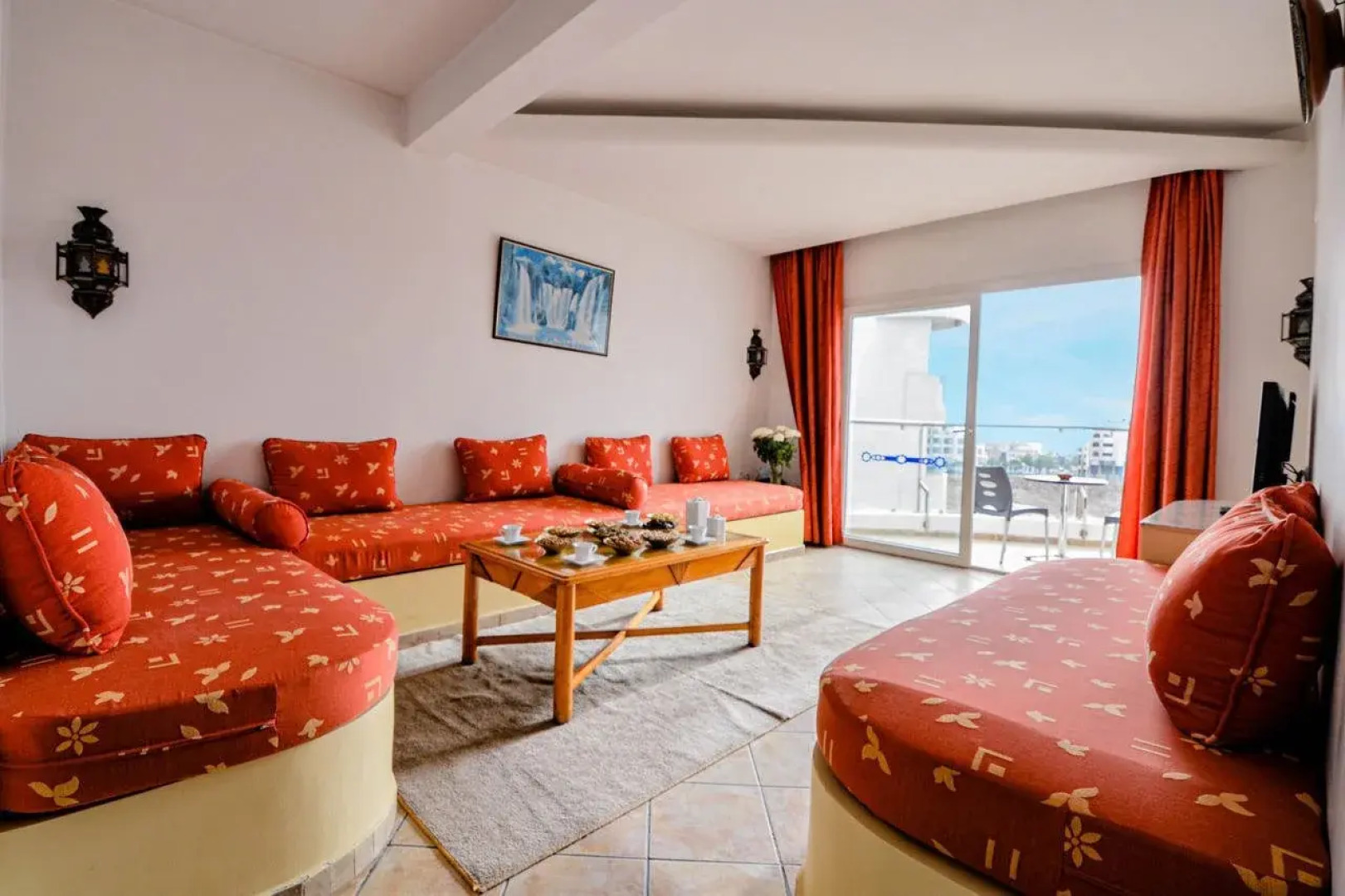 Intouriste Hôtel & Suites