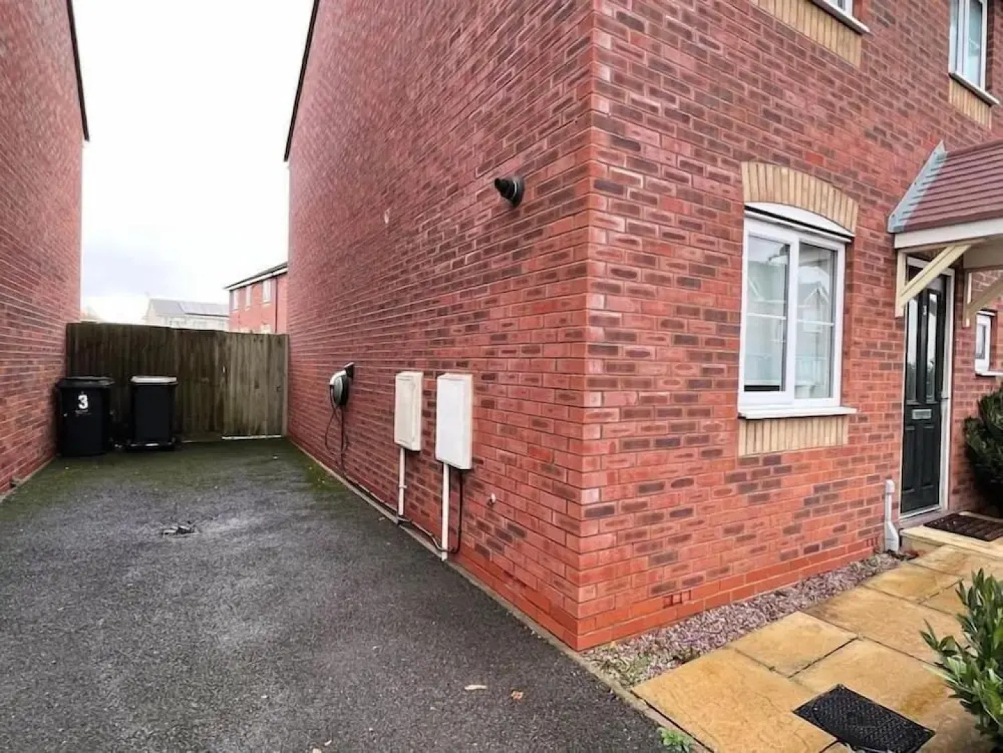 Modern 3 BR House for Contractors