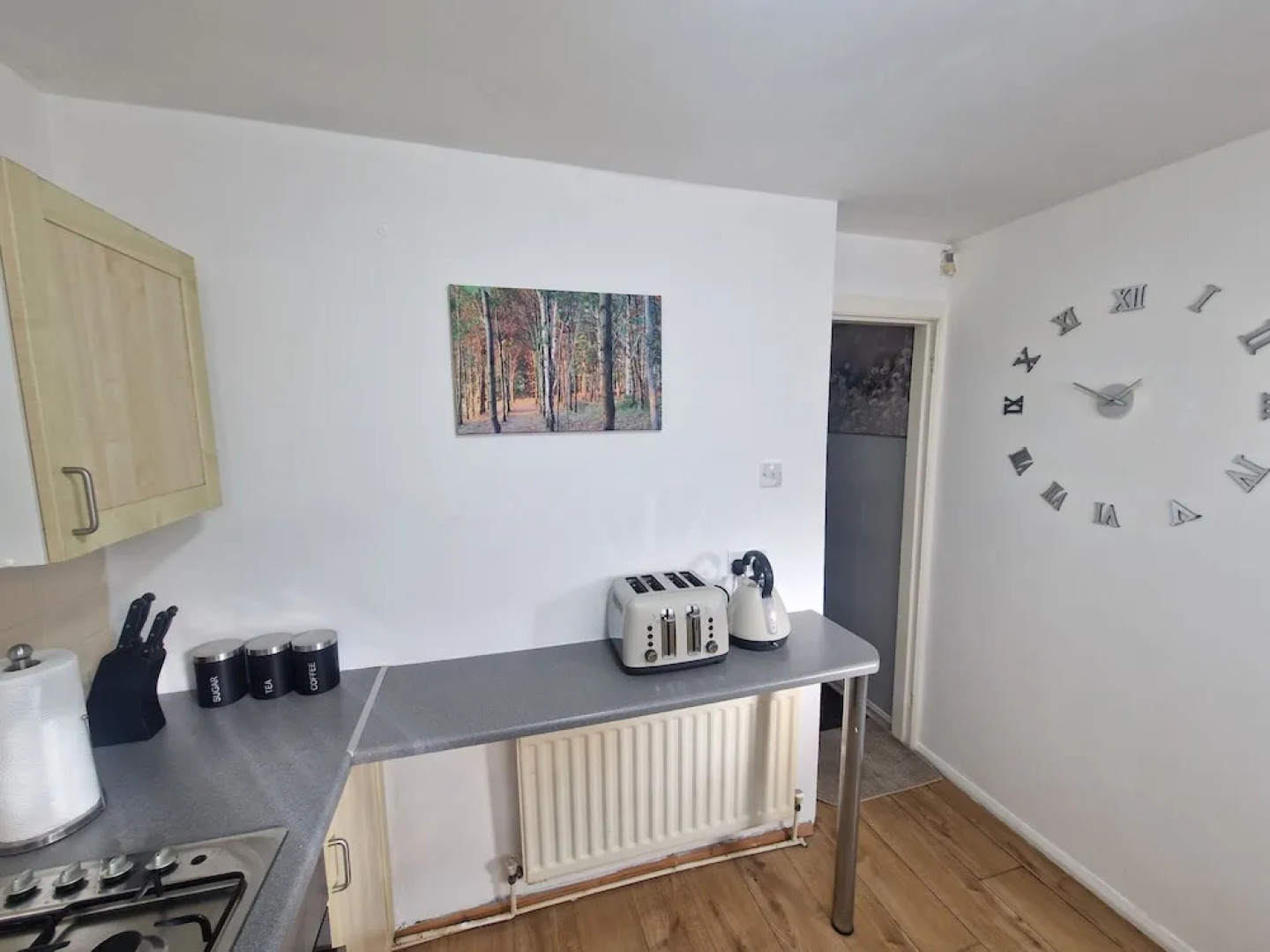 House - Sleeps 4 - Garden - Parking