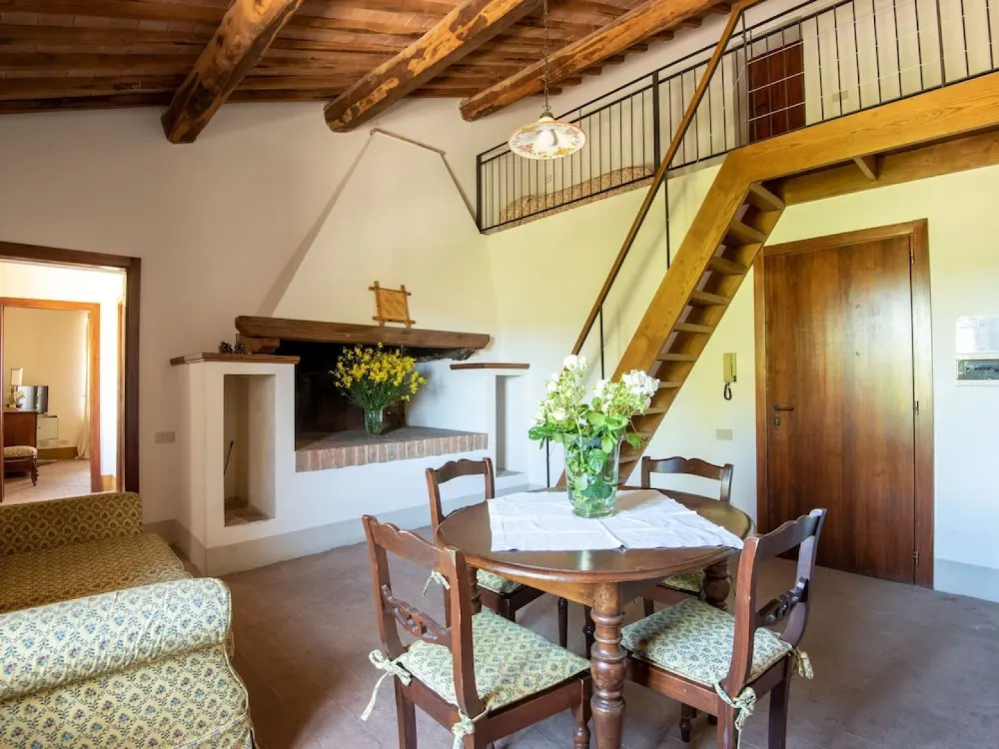 Vintage Apartment in Rapolano Terme with Swimming Pool