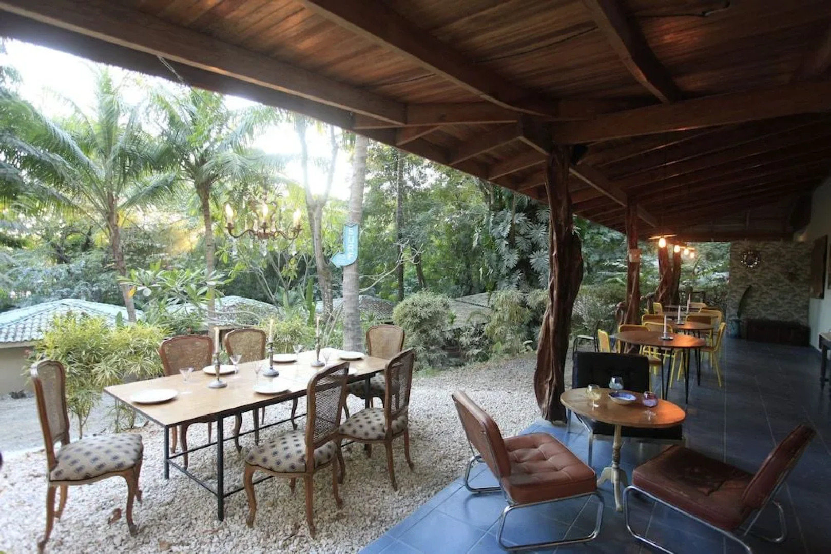 Makanas Beach Bungalows