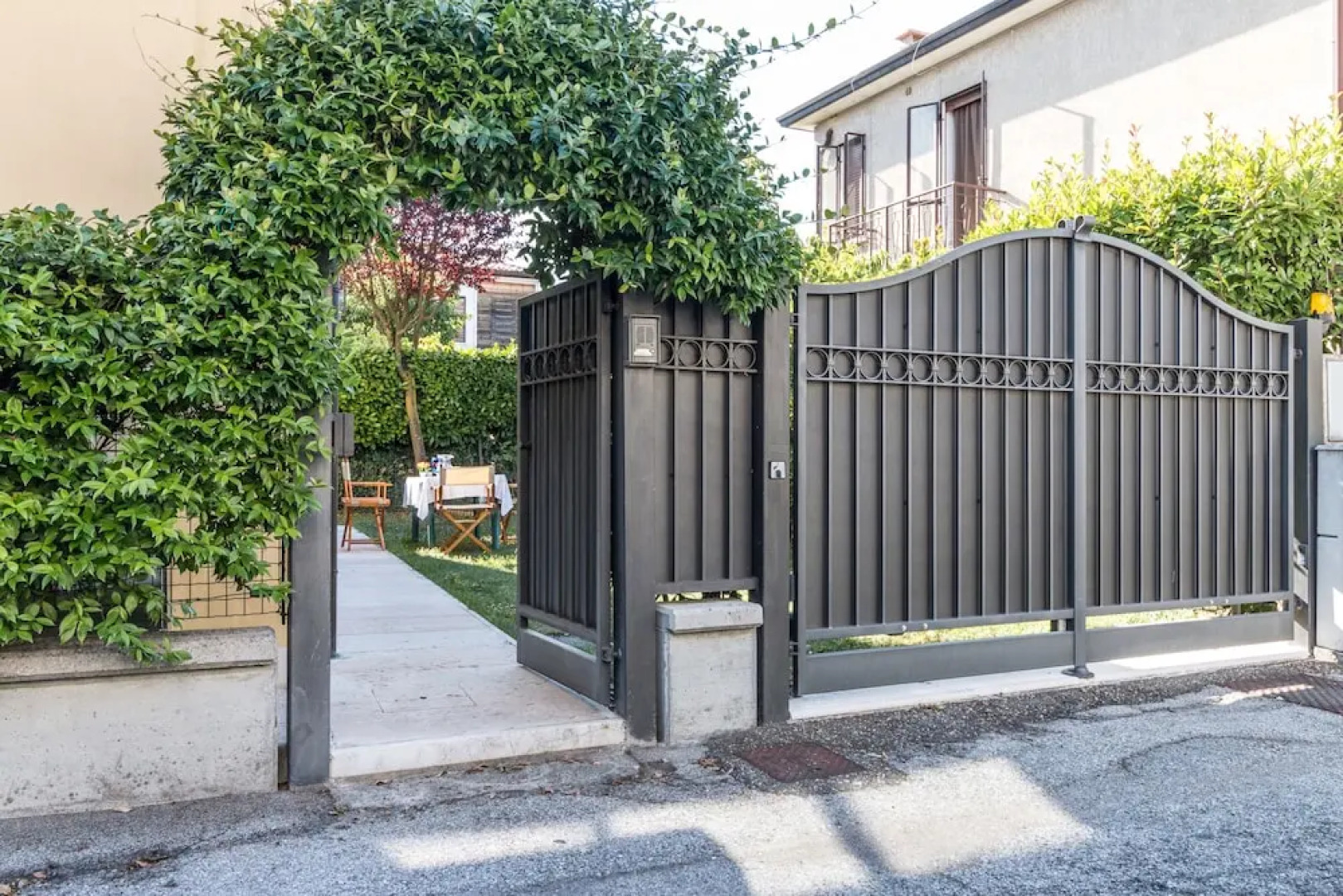 Like Venice Out of The Crowd