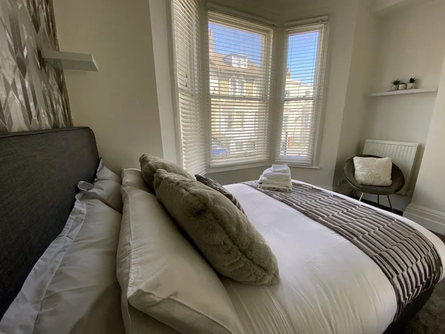 Stylish Apartment 16min from Stratford International