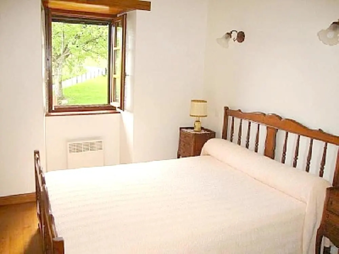 House With 2 Bedrooms in Lasse, With Wonderful Mountain View and Enclosed Garden - 50 km From the Beach