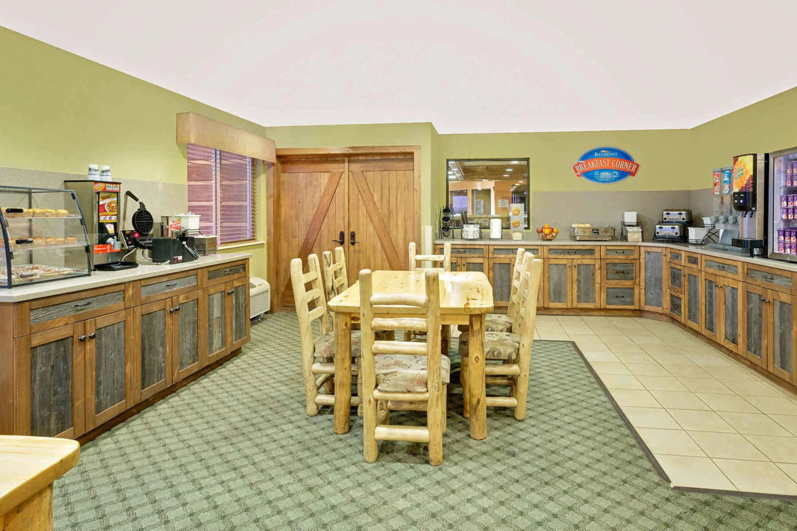 Pinedale Hotel & Suites