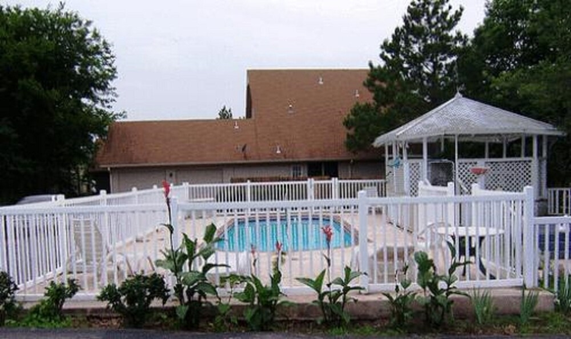 Oak Hill Inn & Suites