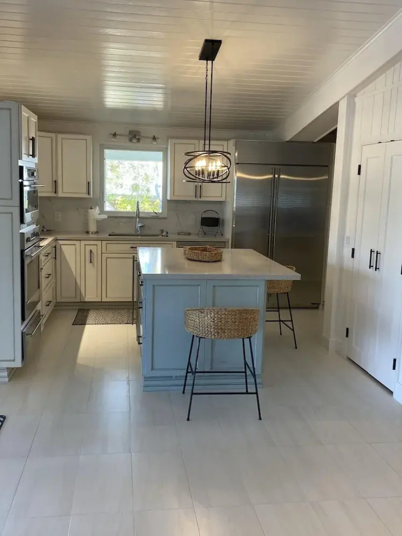 Beautiful Updated Stilted Home Makes For A Super Getaway. 3 Bedroom Home by RedAwning