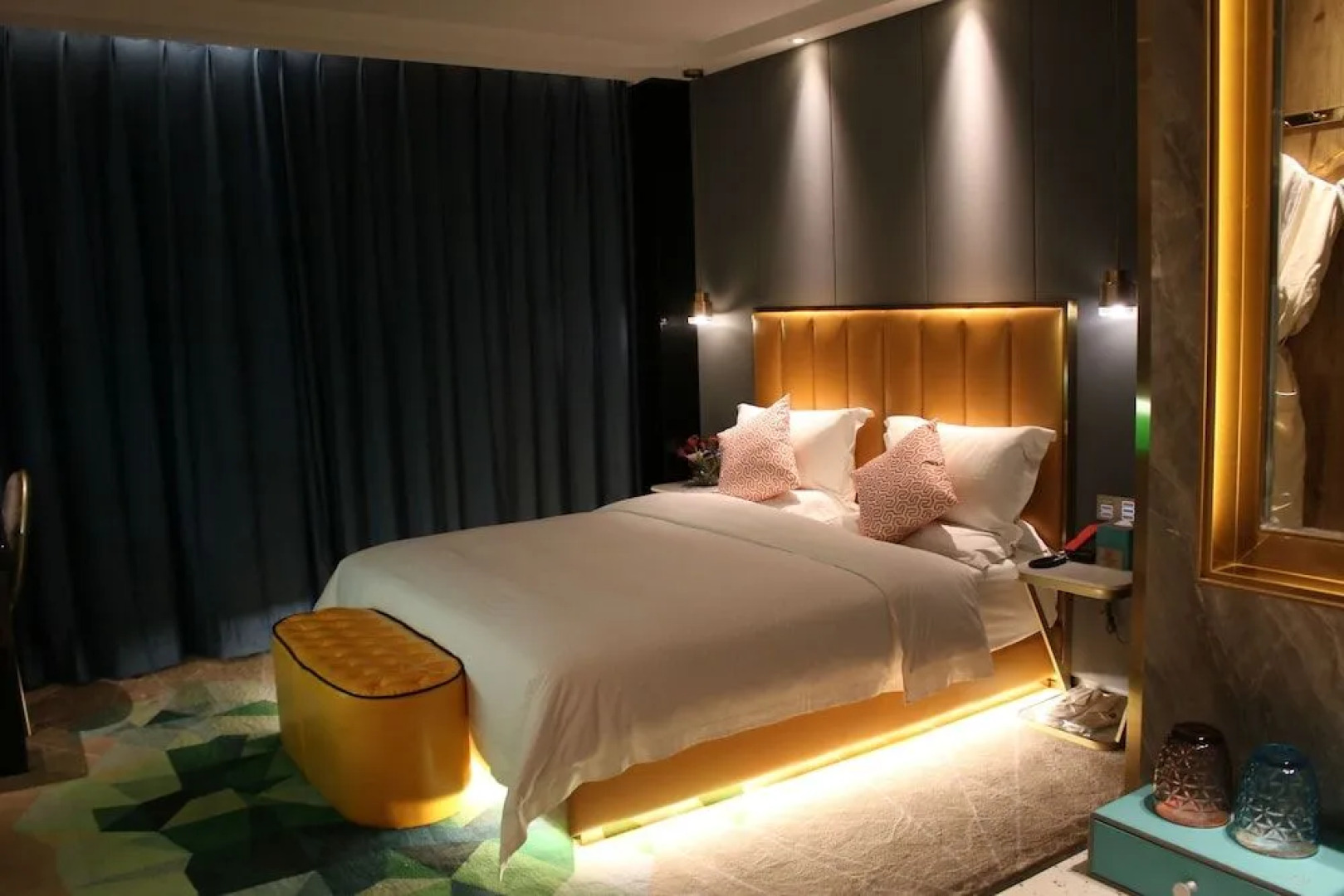 R-Kiss Boutique Hotel