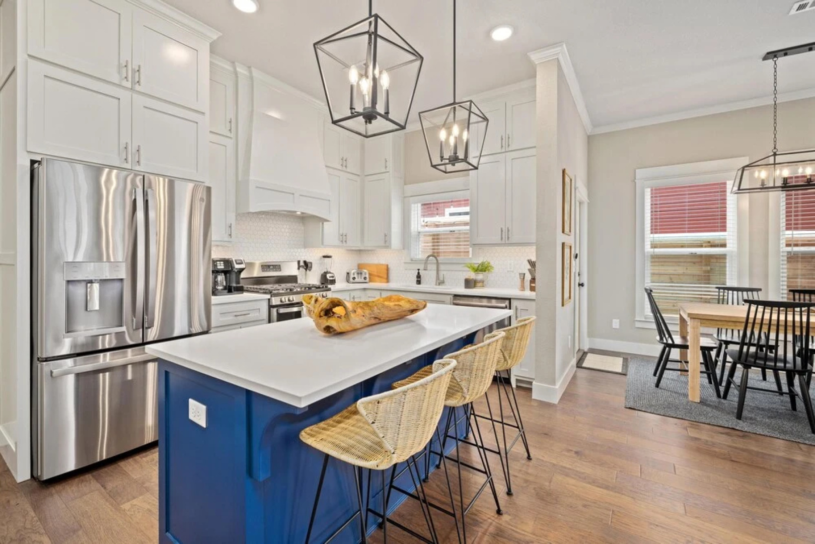 Big Blue on Main-hot Tub-less Than 1 Mi to Square