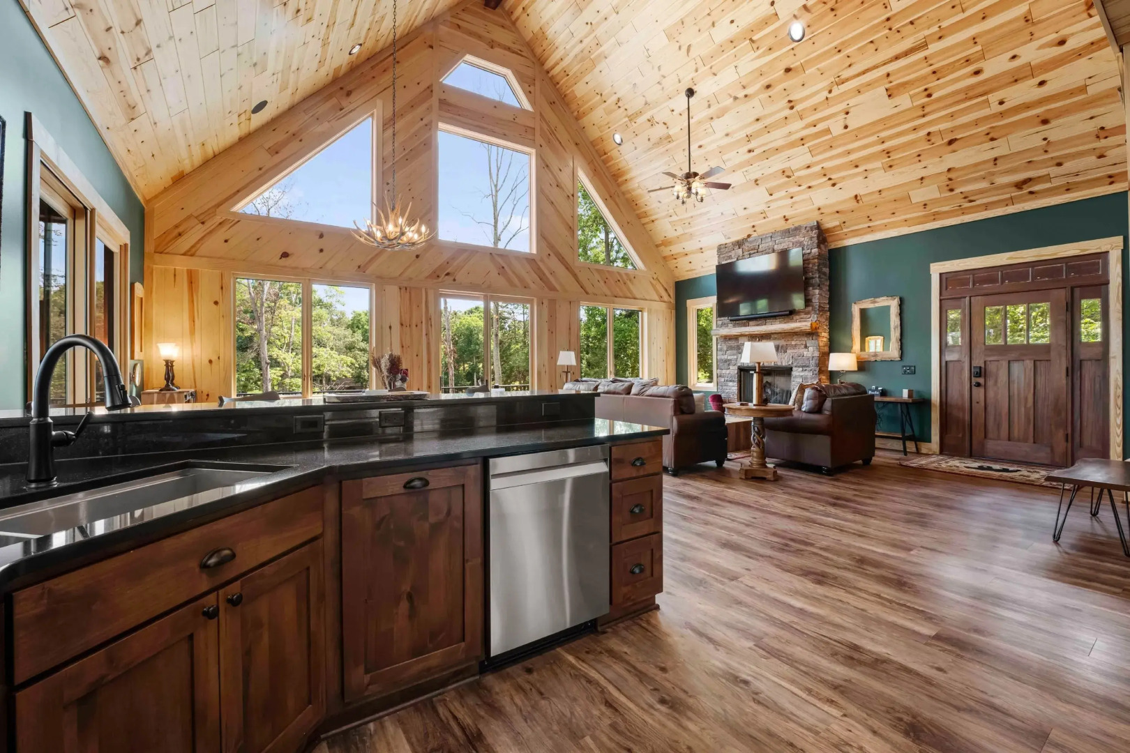 Black Bear Lodge by Avantstay Lakefront Dock Pool Theater Sleeps 20