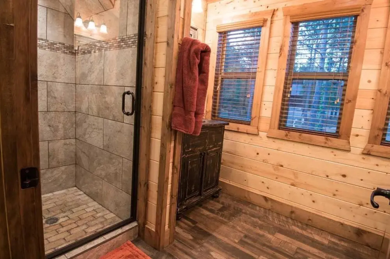 Stars On The Water Lodge - 4 Br Cabin