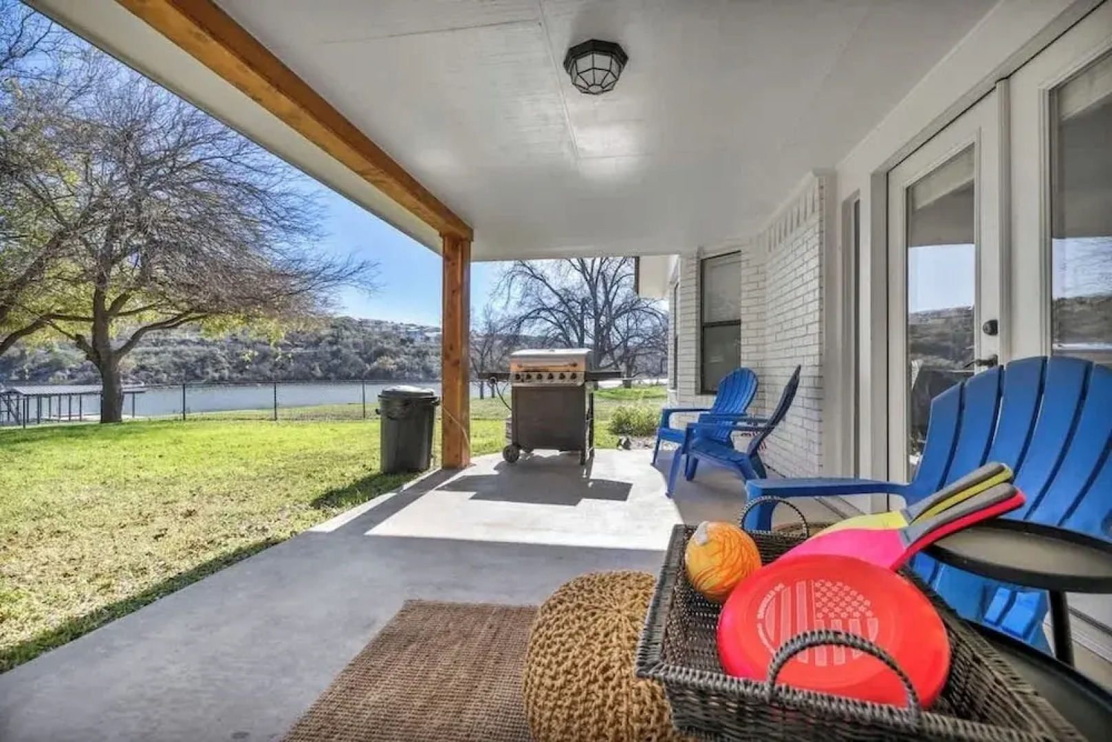 Lakefront Paradise With Firepit