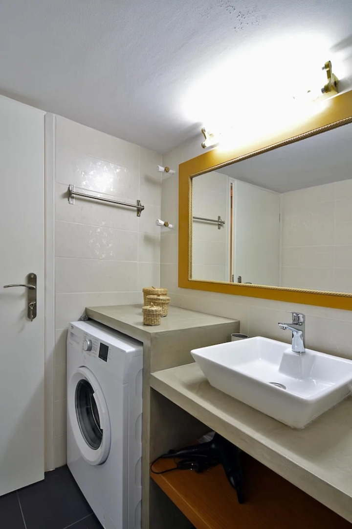 Thetidos Minimal Modern Apartment