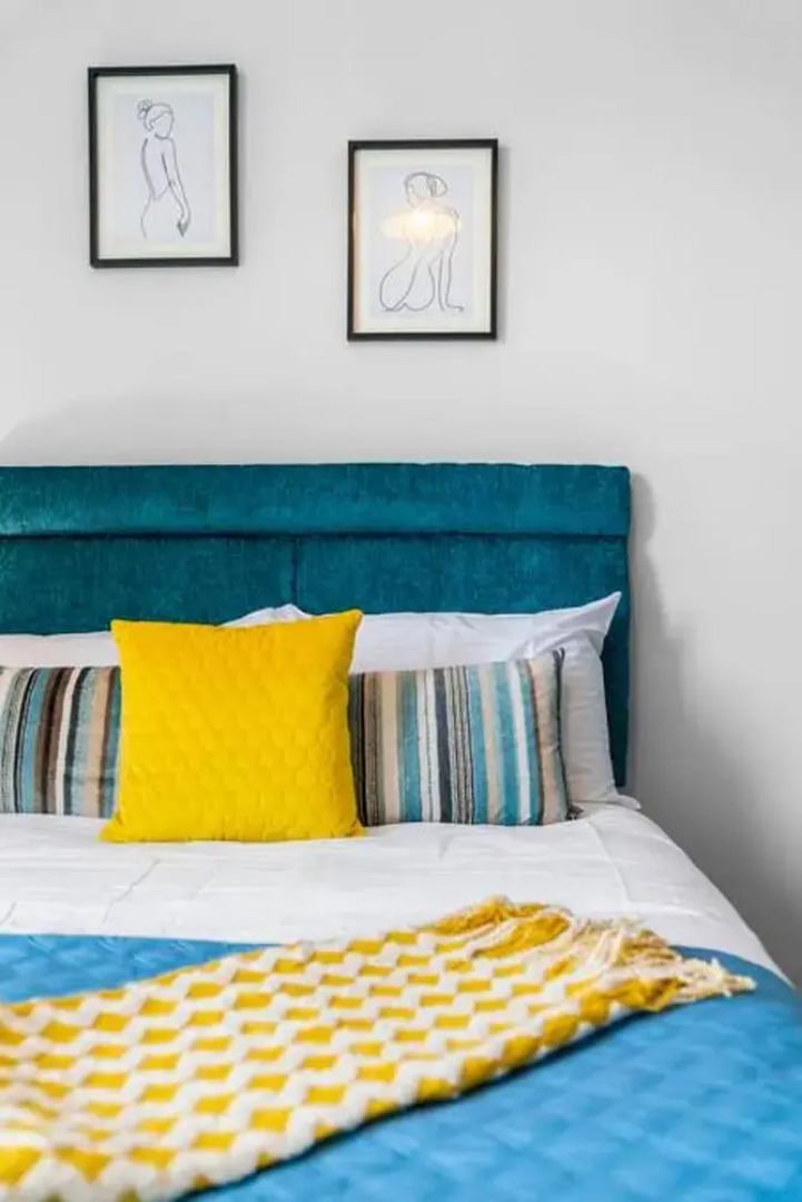 Stylish 4 Bed-town Centre