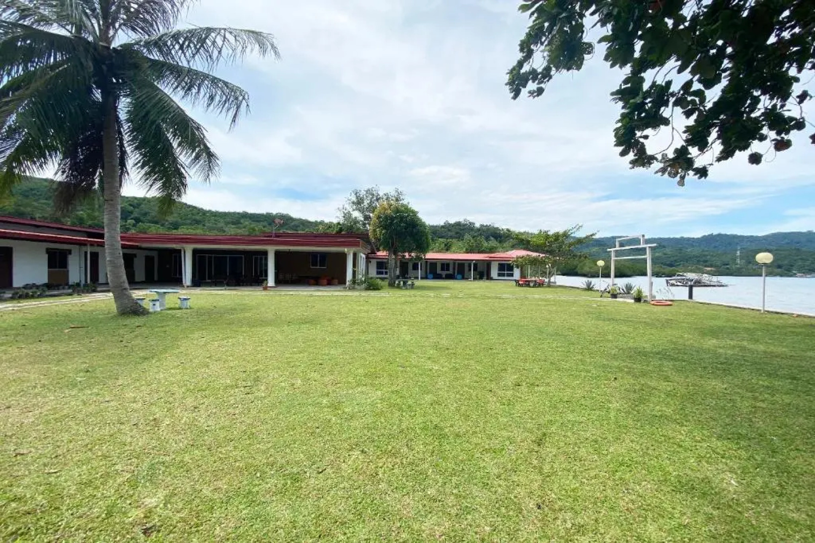 OYO 90317 Ambong Bay Resthouse