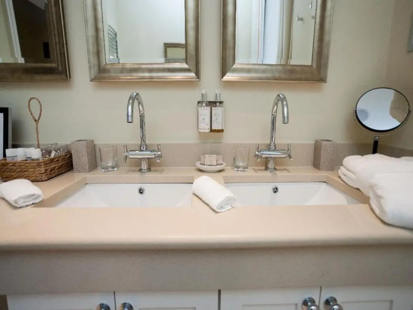 Gilbey's Bar & Restaurant