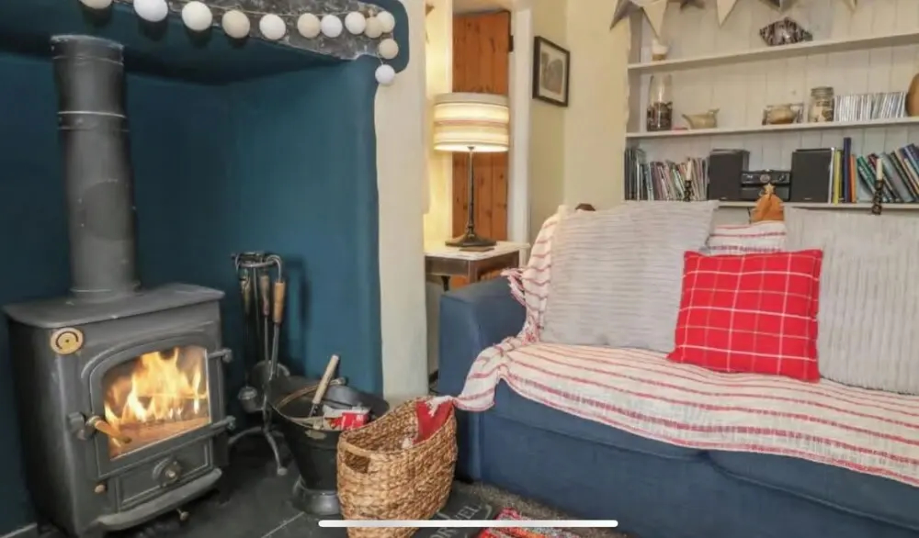 2 Bed Cottage Sleeps 4 - Pets Ok - Private Garden