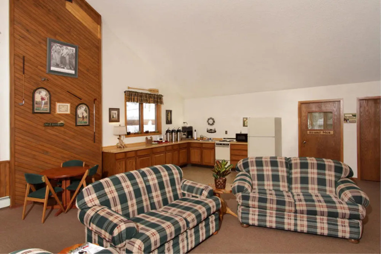 Lake Forest Resort & Club