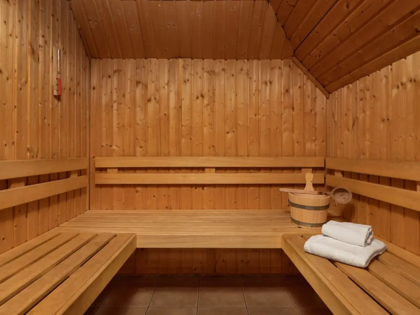 Restyled Villa with 4 Bathrooms & Sauna near River Moselle