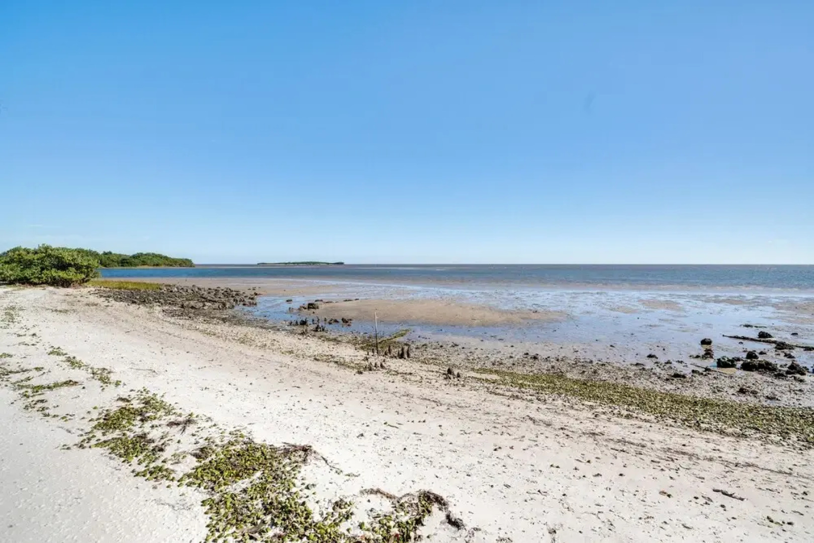 Cedar Key Condo w/ Balcony & Gulf Views!