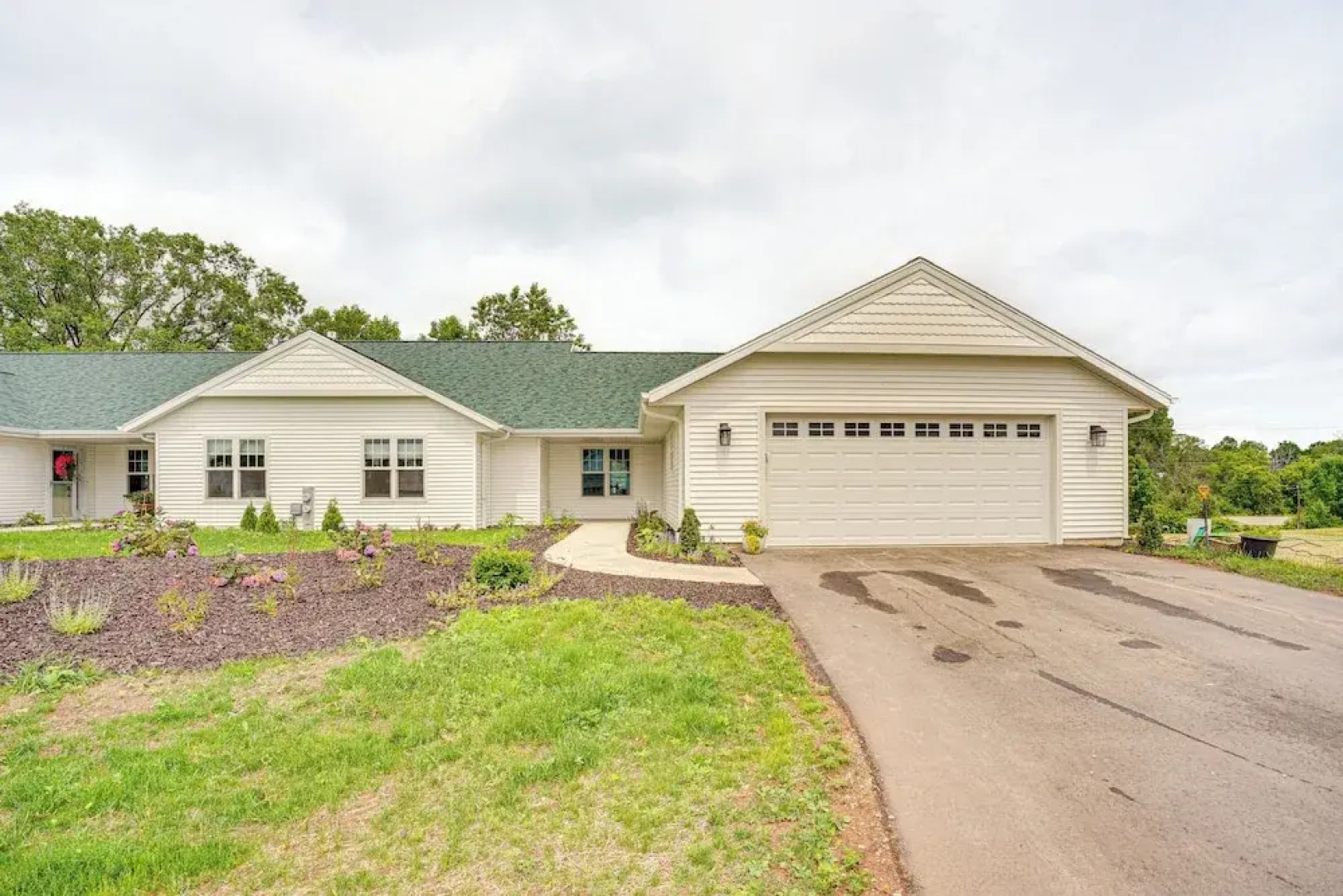 Walk to Beaches + Restaurants: Elkhart Lake Escape