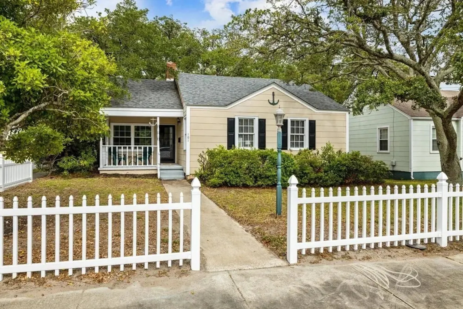 The Anchor Cottage 3 Bedroom Home by RedAwning