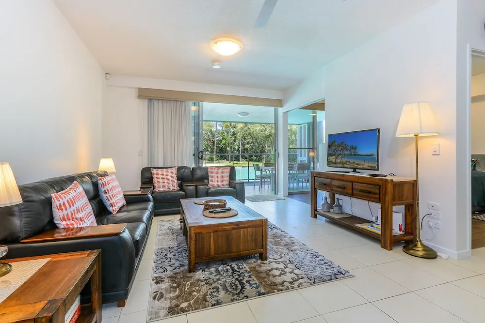 Drift Apartments North Swim Up 6