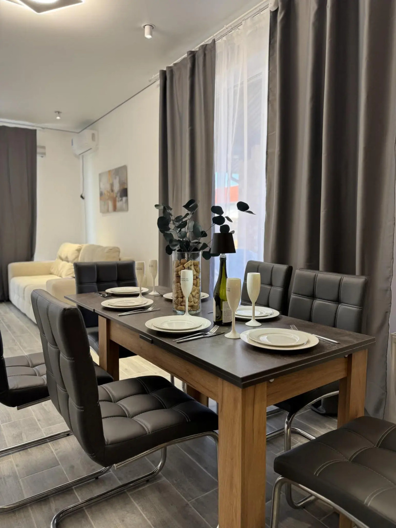 Коттедж с бассейном на улице Винодельческая