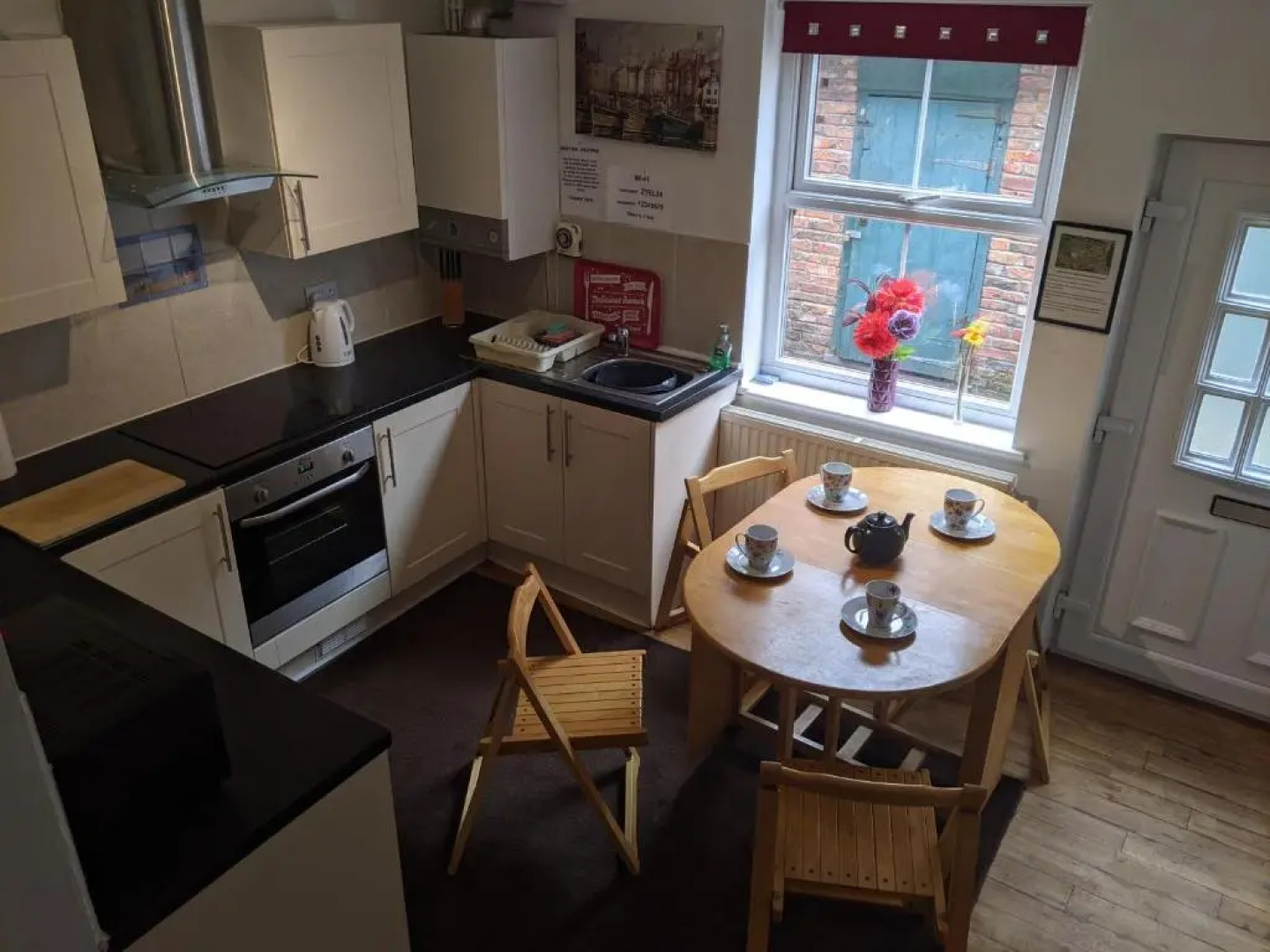 Endeavour Cottage Whitby sleeps 6