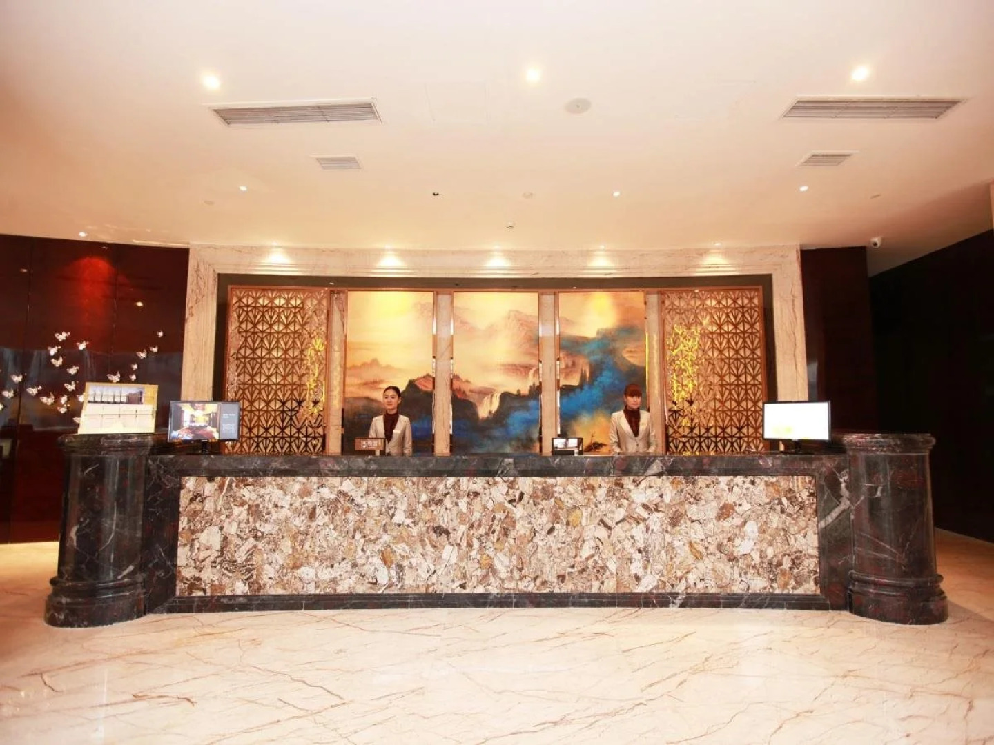 Chengdu Rising Butterfly Hotel