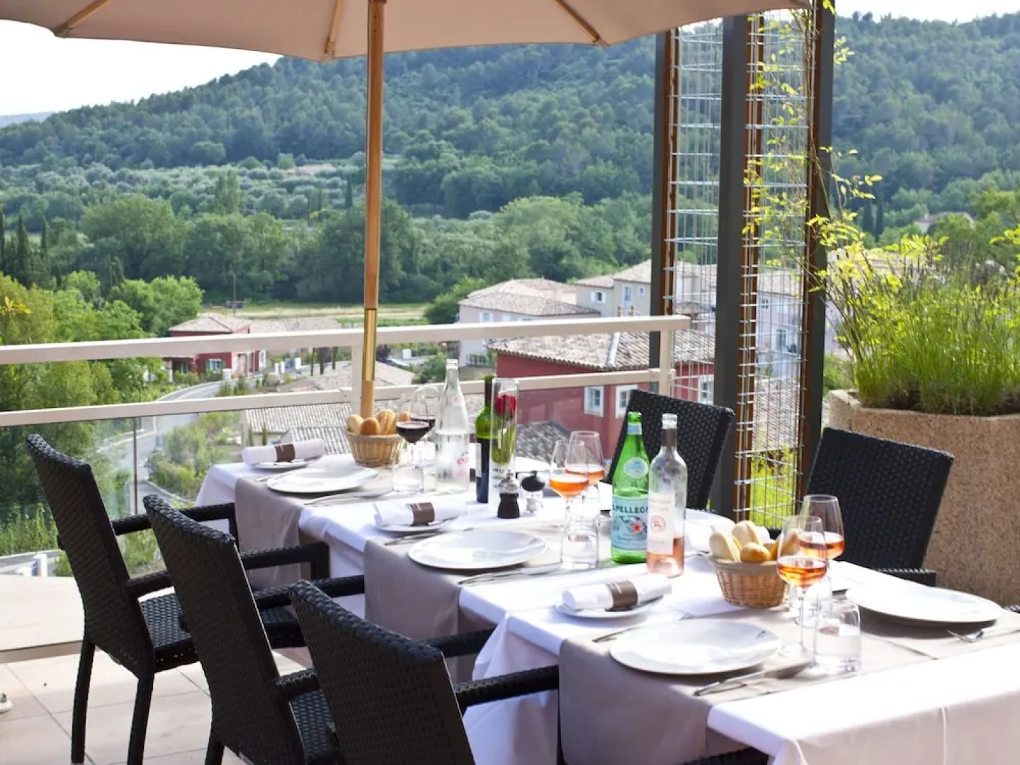 Beautiful Apartment With AC, Near Lac de Saint-cassien