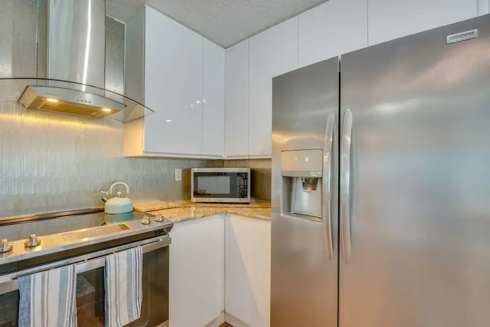 North Fort Myers Home w/ Hot Tub & Boat Dock