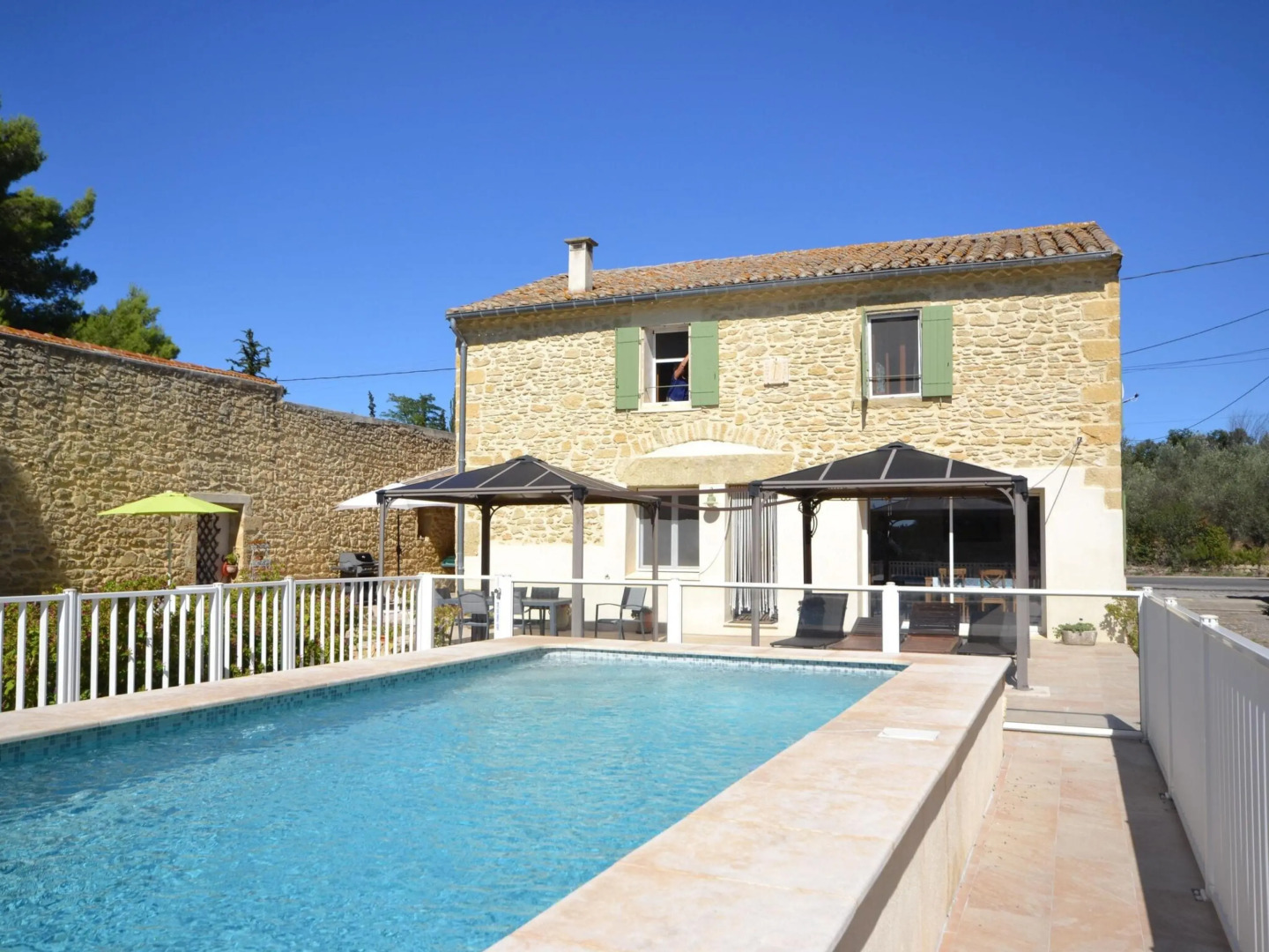 Beautiful holiday home with enclosed, private swimming pool near the village of Aubais.