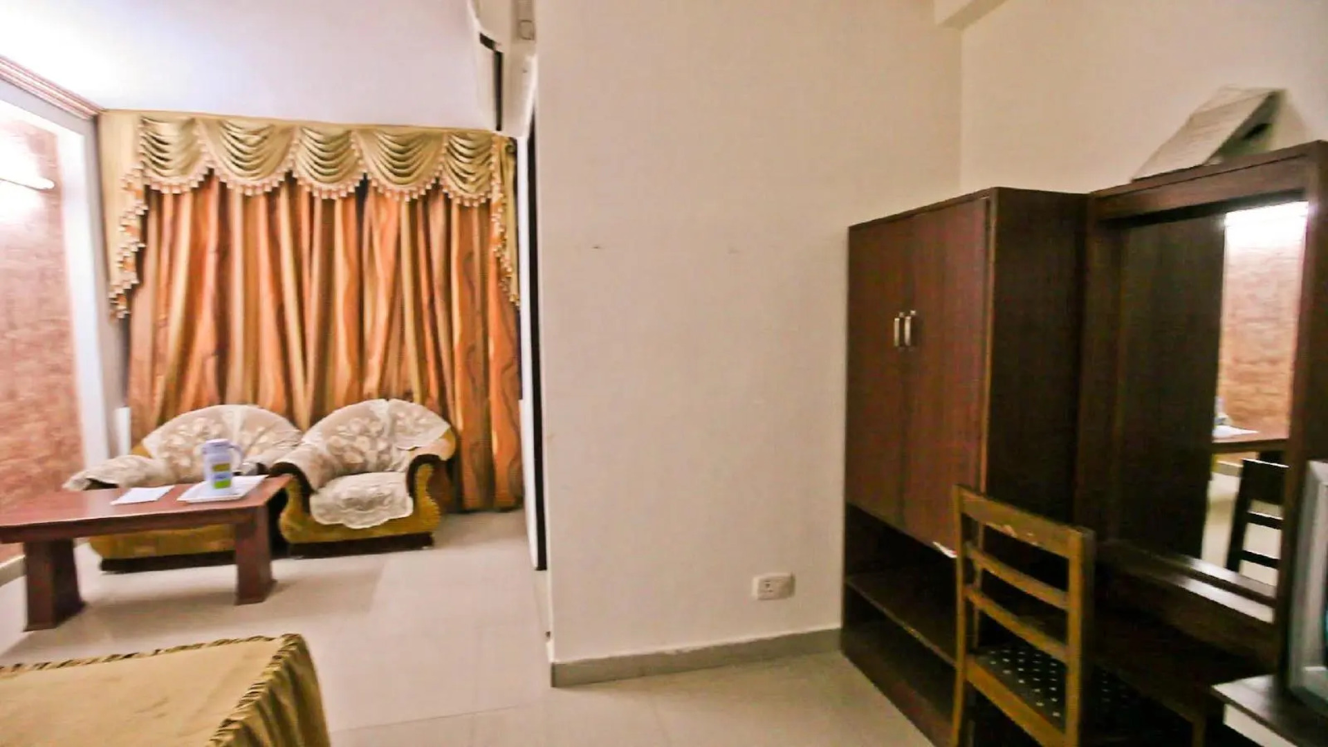 Hotel Mandakini Saket Regency