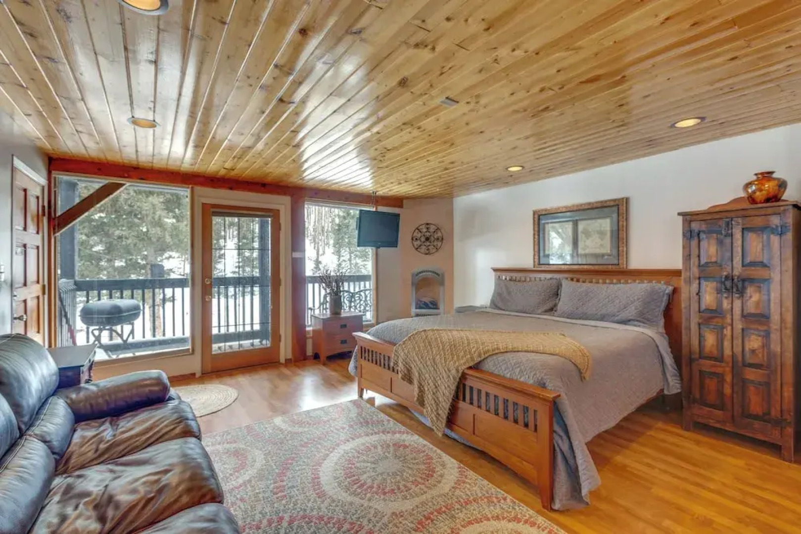 Cozy Streamside Studio - 2 Mi to Taos Ski Resort!