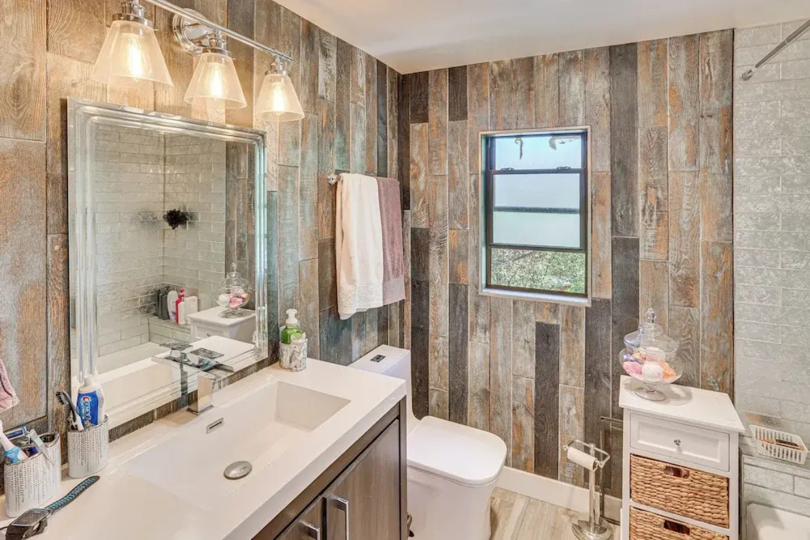 Lake Arrowhead Cabin w/ Hot Tub & Mountain Views!