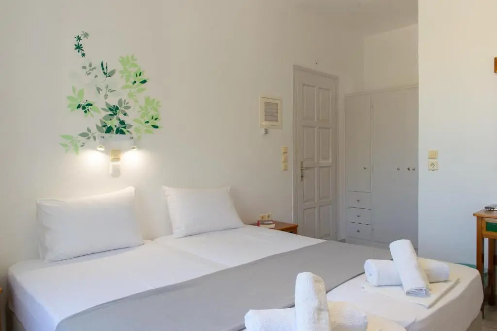 Morpheas Pension Rooms & Apartments