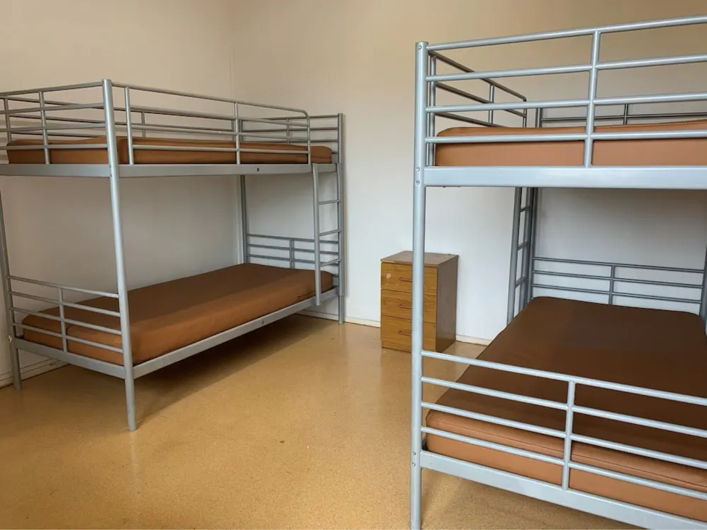 Roey Backpackers & Party Bar