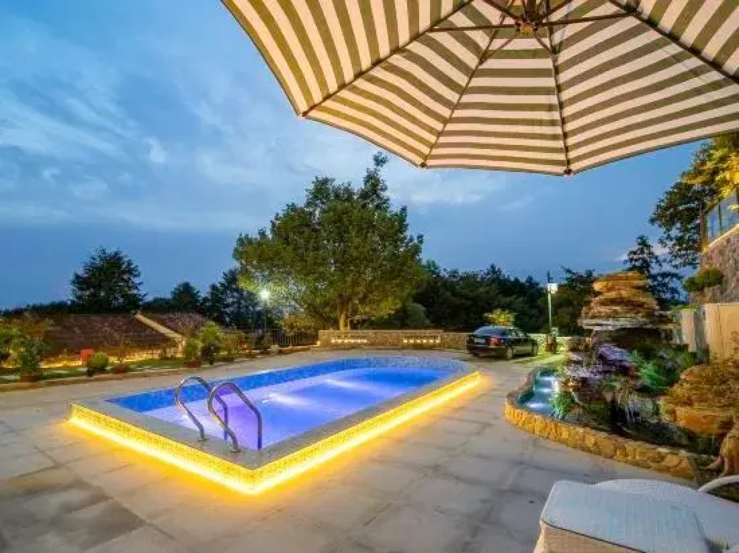 Jiuhuashan Huxiangge Homestay (Meat Body Palace Branch)