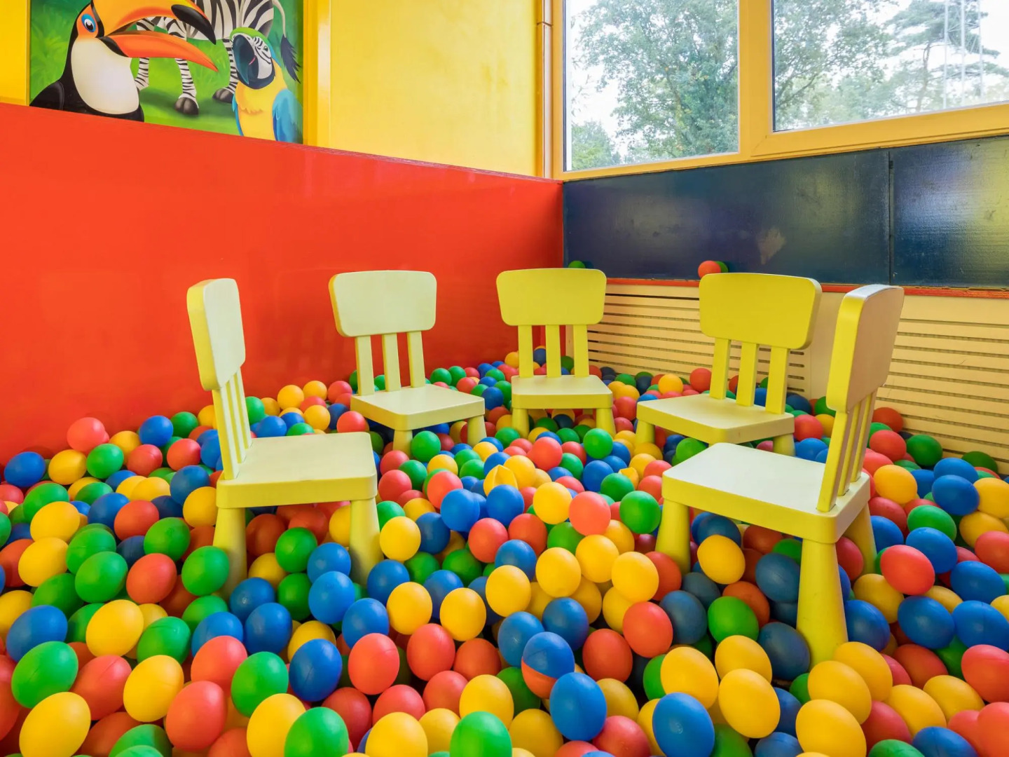 Comfy Holiday Home in Hooghalen with Bubble Bath