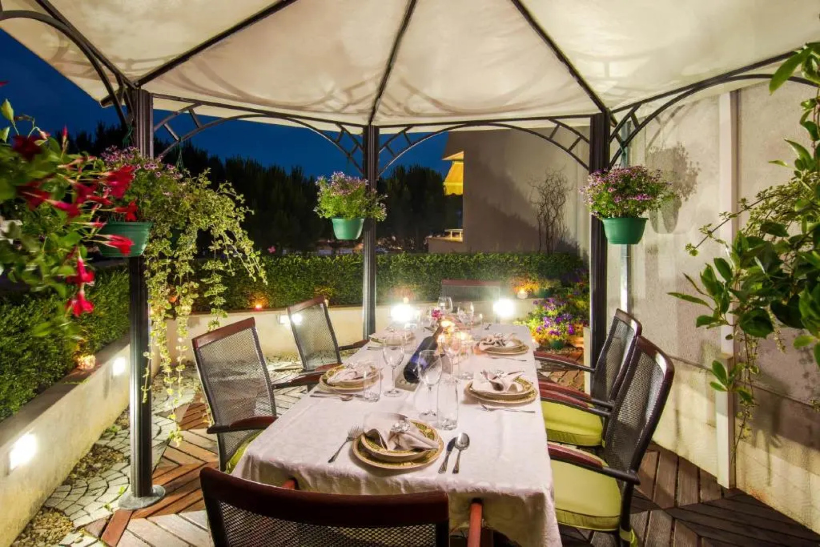 Luxury Seaside Apartment