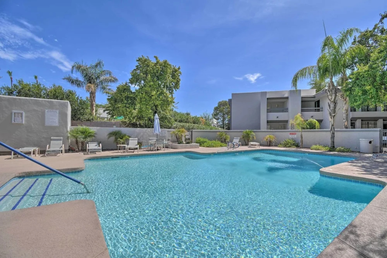 Sleek Phoenix Condo: Walk to Biltmore Fashion Park