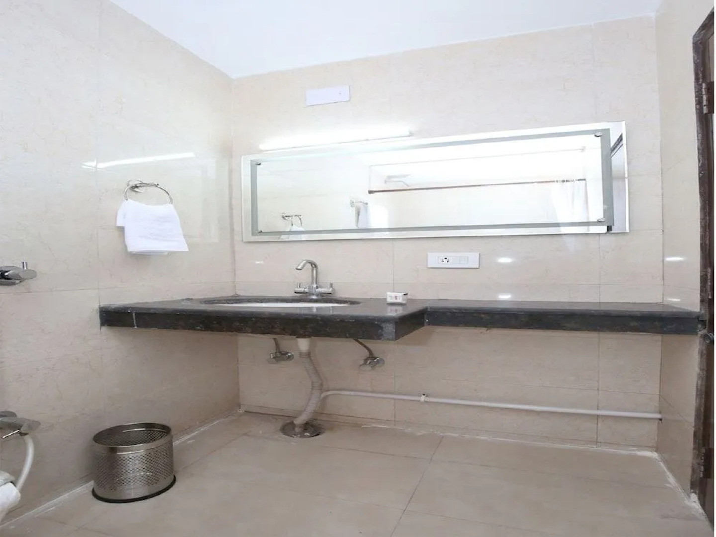 OYO 2690 Hotel Oscar Regency