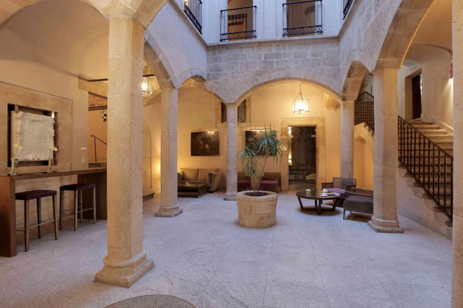 Отель NH Collection Cáceres Palacio de Oquendo