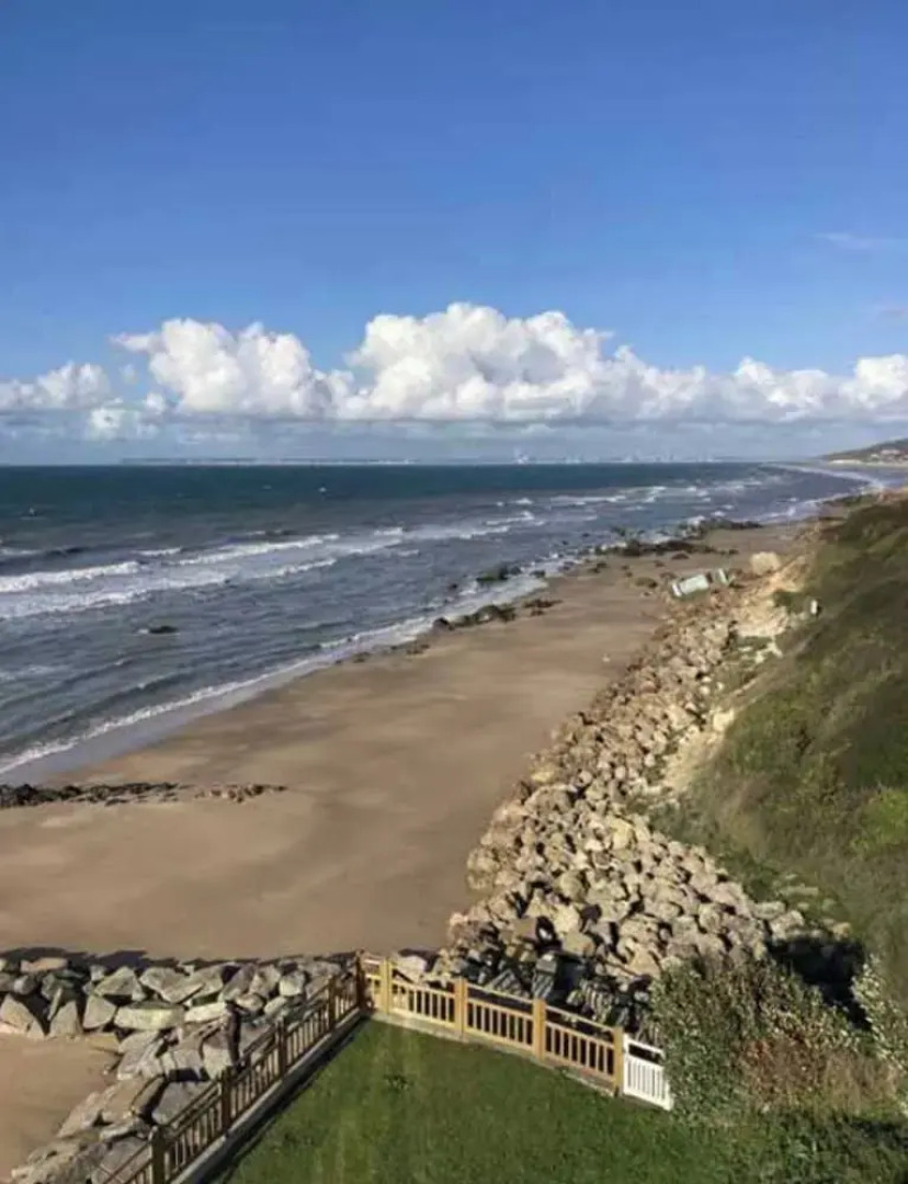 The Benervilloise Villa With its Feet in the Water