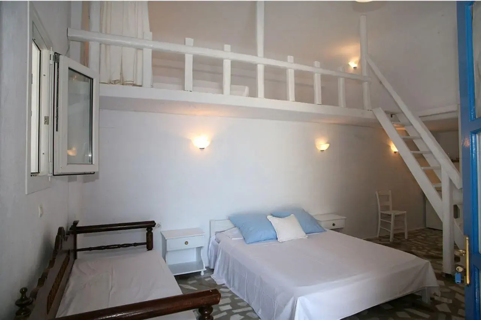 Voula Apartments & Rooms